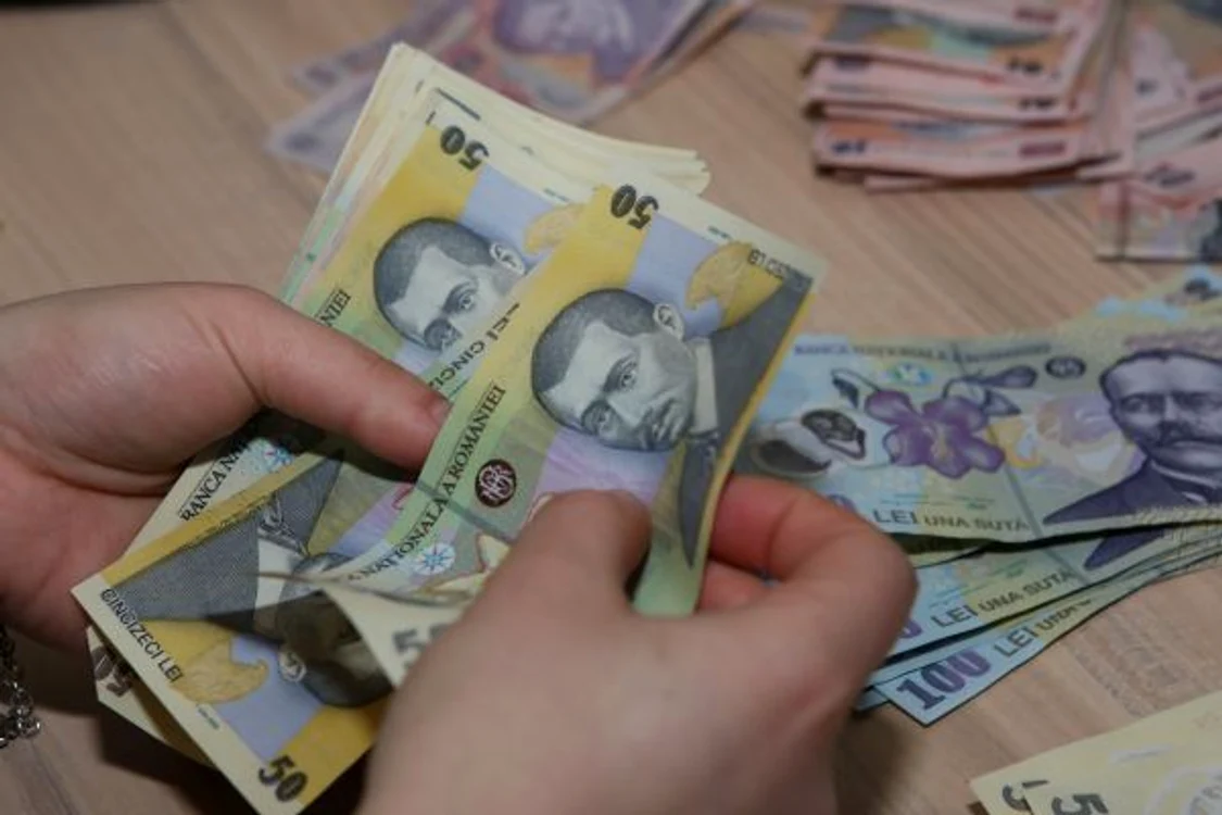 
    Cei care au lucrat mai puţin de sase ani în grupa I de muncă vor putea să iasă la pensie mai repede  
