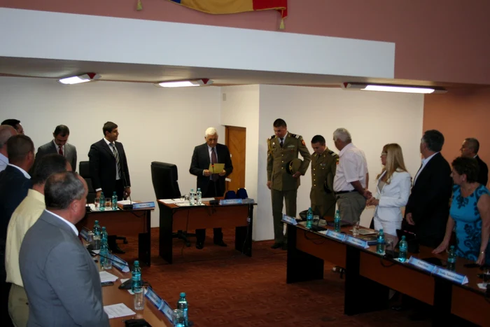 Ceremonia a avut loc în sala consiliului local