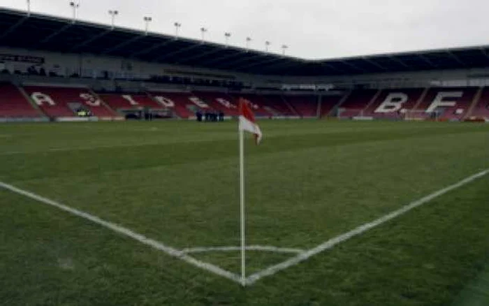 Gazonul stadionului lui Blackpool este îngheţat