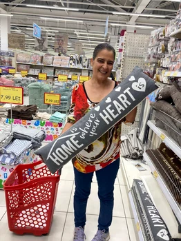 Nouria regretă că și-a vândut casa de la părinți foto: Facebook 