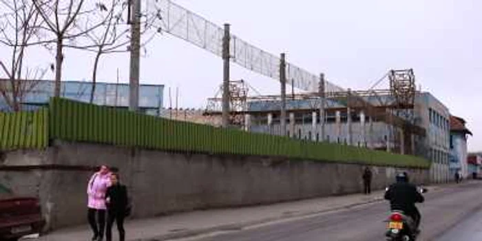 Mopedistul se plimba pe străzile comunei