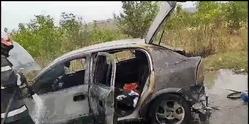 incendiu auto pe drum expres craiova pitesti mp4 thumbnail png