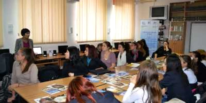 Elevii băcăuani au aflat cum pot studia în SUA