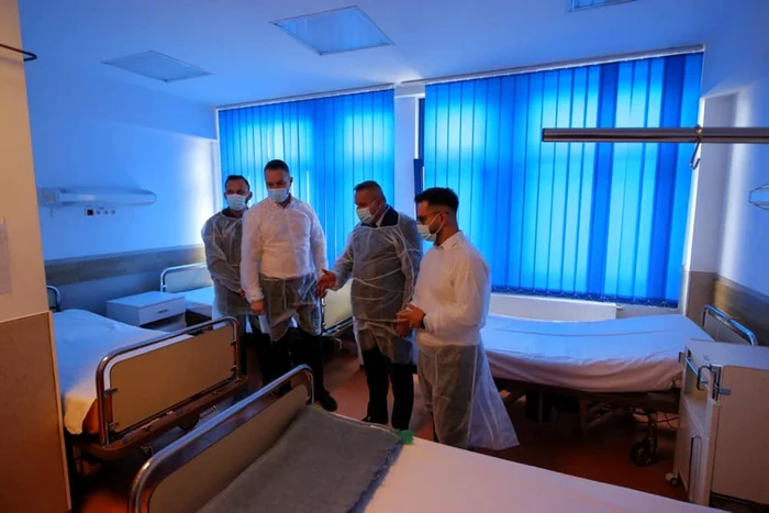 Donaţie de paturi pentru spital FOTO Facebook/CJC