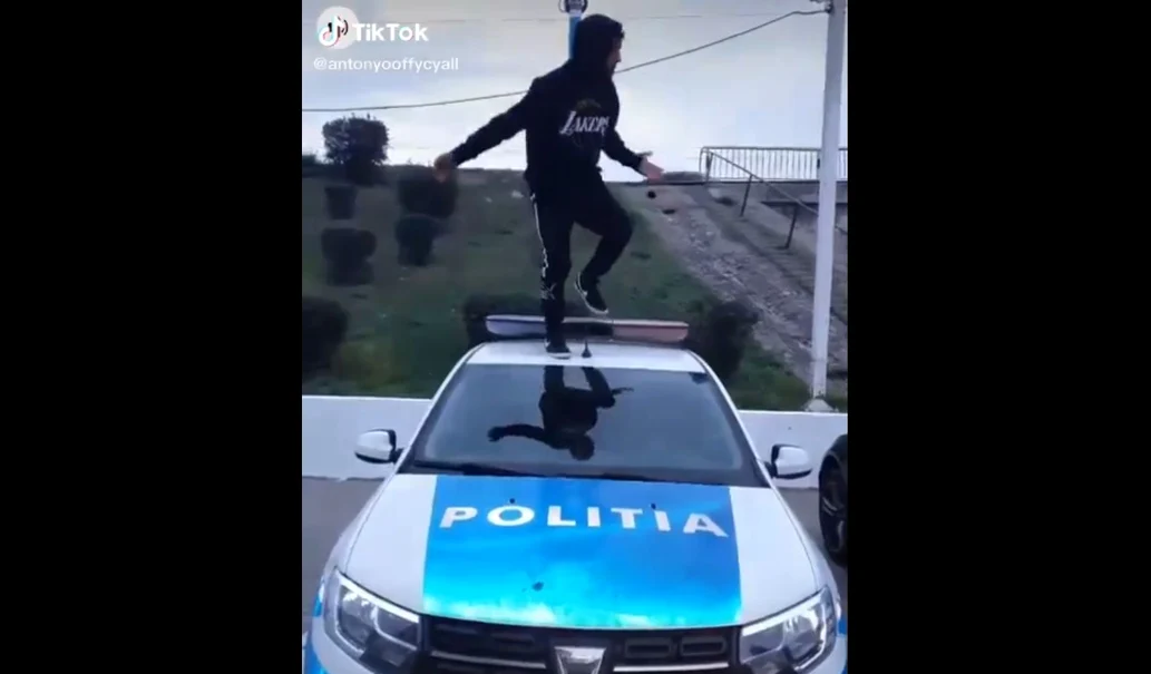 Tânărul s-a ales cu dosar penal după ce a postat imaginile pe TikTok FOTO Captură video