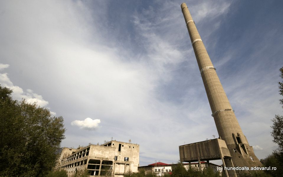 Cea mai poluantă uzină de textile din România, transformată în ruine. „Acolo ne-a rămas sănătatea” FOTO VIDEO