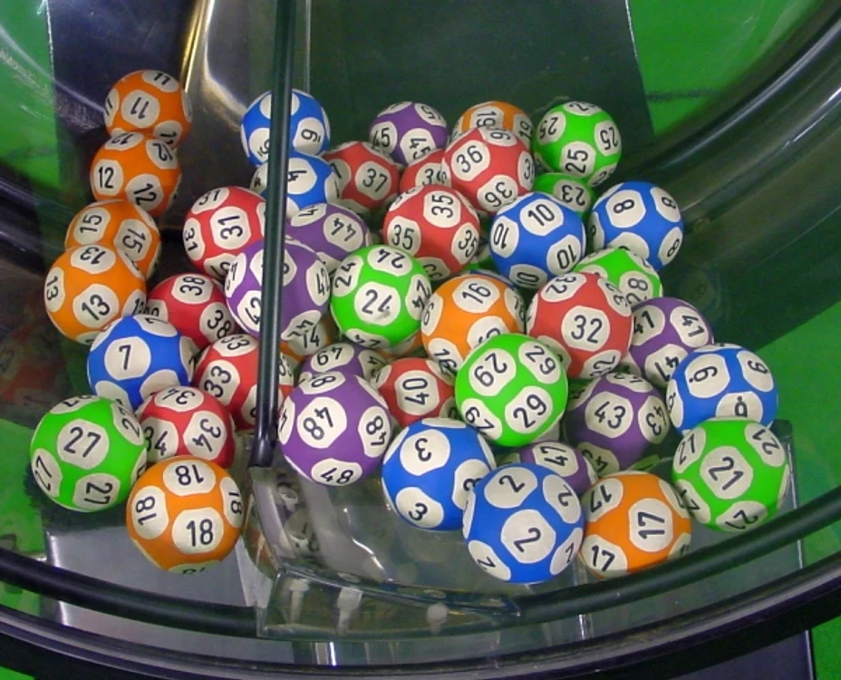 
    Folosiţi şi variantele noastre atunci când jucaţi la Loto. Norocul vă poate surâdeArhiva Click!  