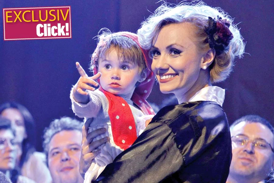 
    Fetiţa Oanei, Isabel, e  prezentă alături de mama  ei şi în culisele emisiunii  „Dansez pentru tine”( FOTOGRAFII: ARHIVA PERSONALĂ)  