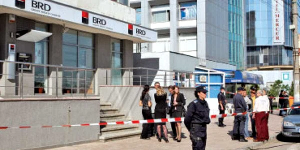 Jaf cu mascaţi la  o bancă din Galaţi