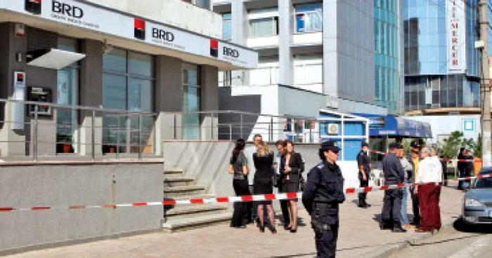 Jaf cu mascaţi la o bancă din Galaţi