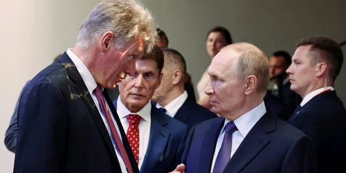 Dmitri peskov și Valdimir Putin   expoziție de arme FOTO profimedia jpg