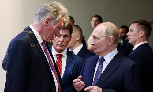Dmitri peskov și Valdimir Putin expoziție de arme FOTO profimedia jpg