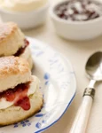 Biscuiti cu gem de capsuni si frisca  Sursa foto shutterstock 14927341 jpg