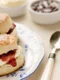 Biscuiti cu gem de capsuni si frisca  Sursa foto shutterstock 14927341 jpg