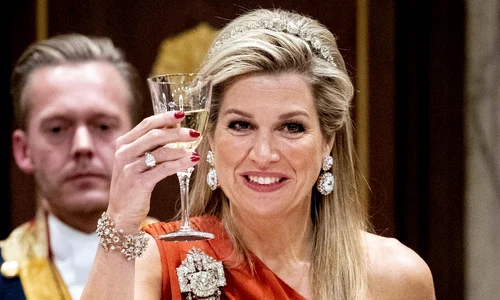 Regina Maxima a Olandei în rochie roșie semnată Claes Iversen    profimedia 0401841874 jpg