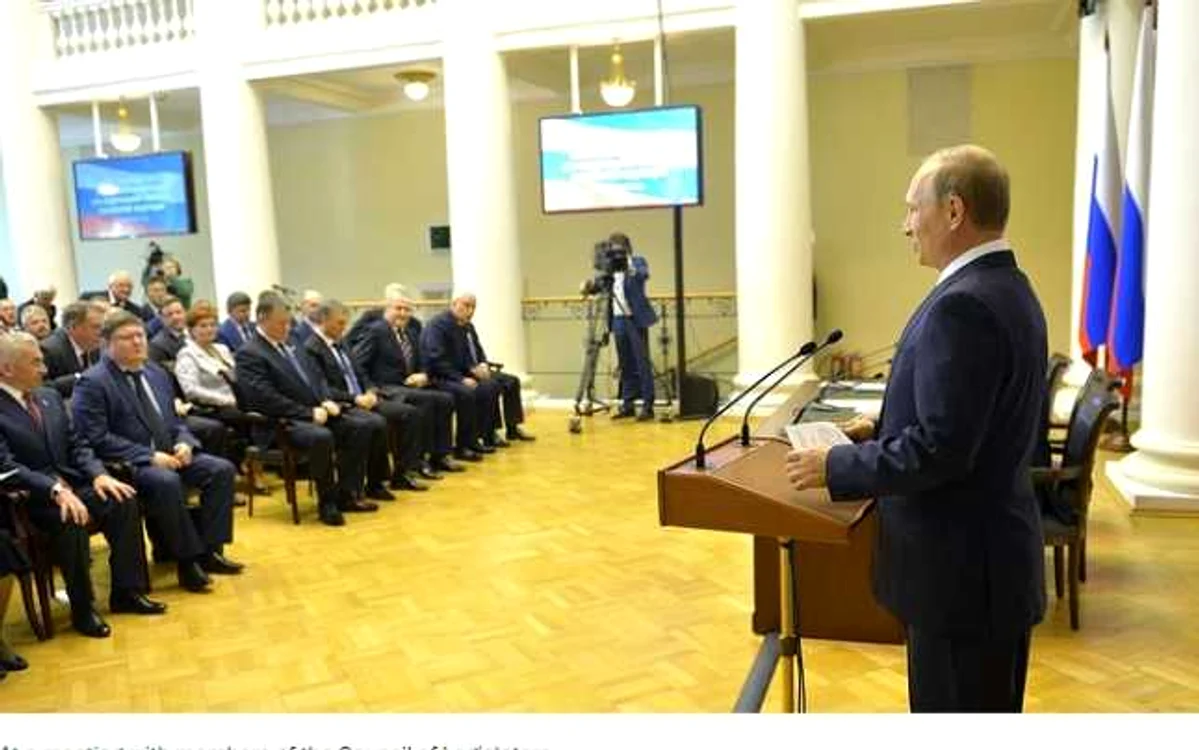 La Saint Petersburg, pe 27 aprilie 2015, la ora 14,45, preşedintele Vladimir Putin s-a întâlnit cu membrii Consiliului Legislatorilor din Adunarea Federală, pentru a marca Ziua Parlamentarismului Rus.