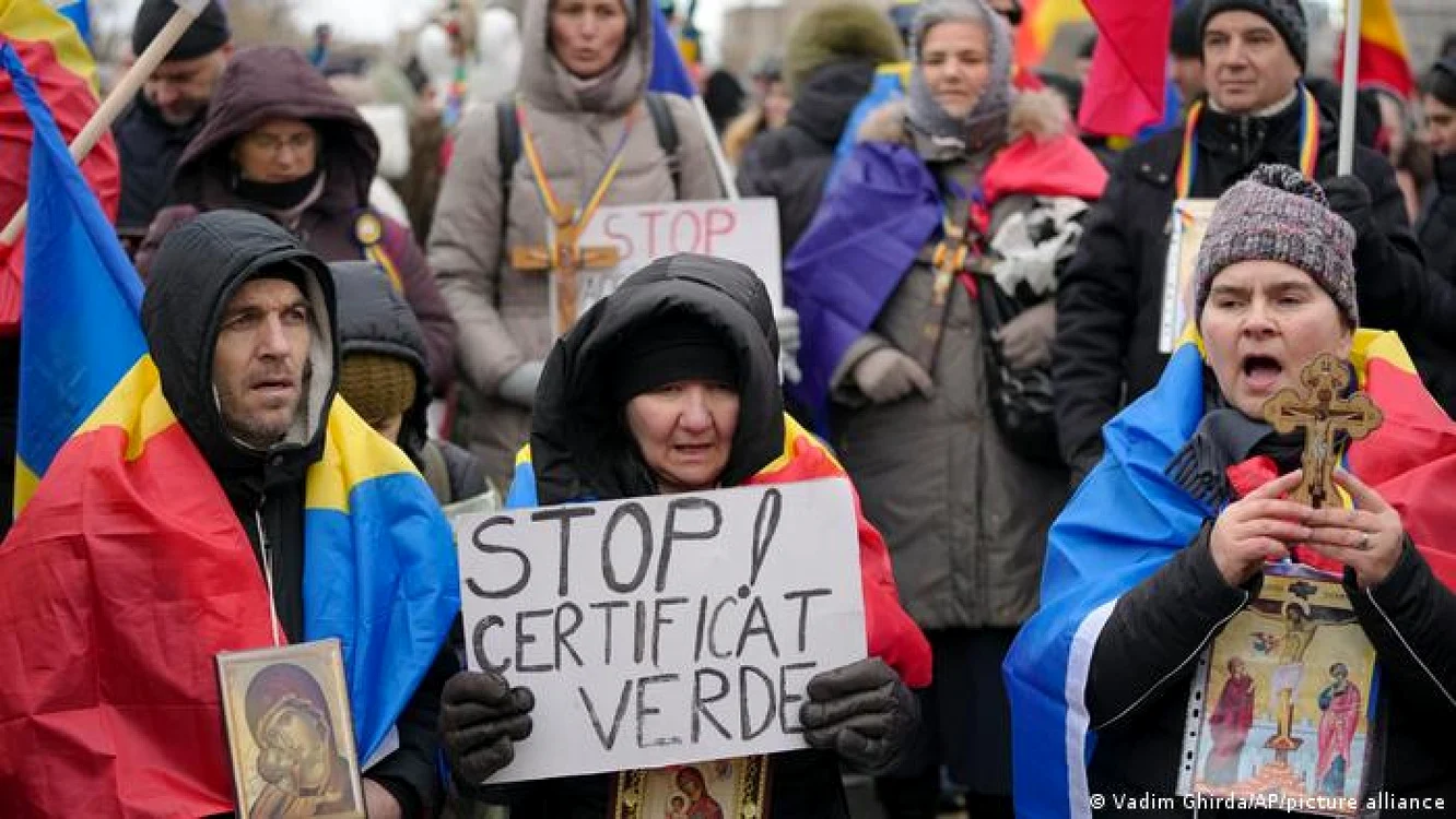 Protestatari care nu doresc aşa-numitul certificat verde