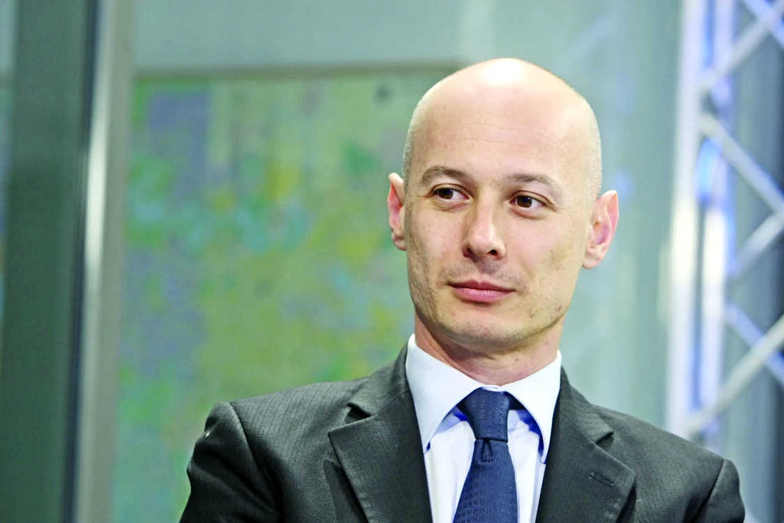 Olteanu este convins că băncile vor continua să scoată bani din ţară, dar spune că acest lucru e un proces natural. Pe de altă parte, vrea găsirea de resurse pentru creditare