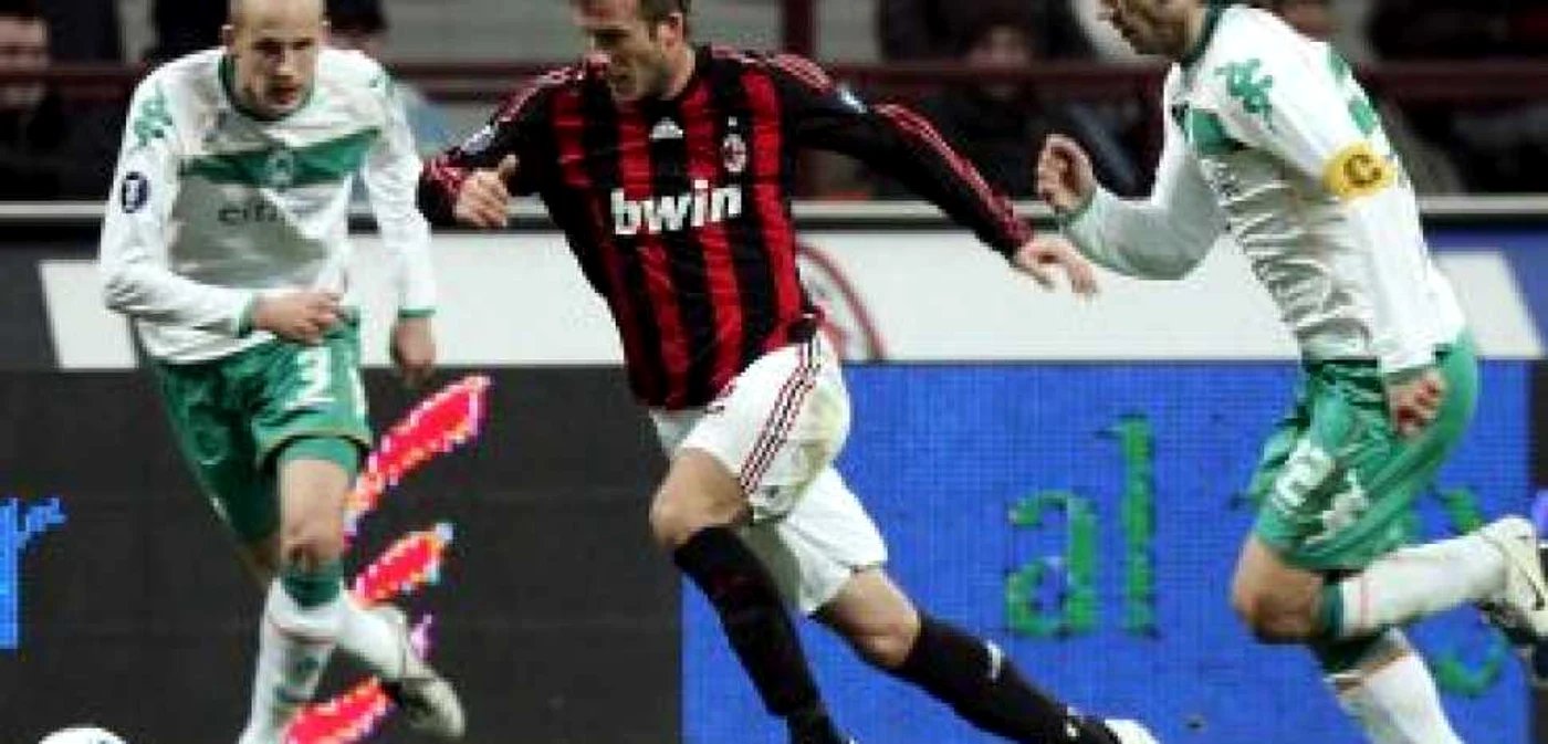 David Beckham (centru) se află la a doua experienţă în tricoul lui AC Milan