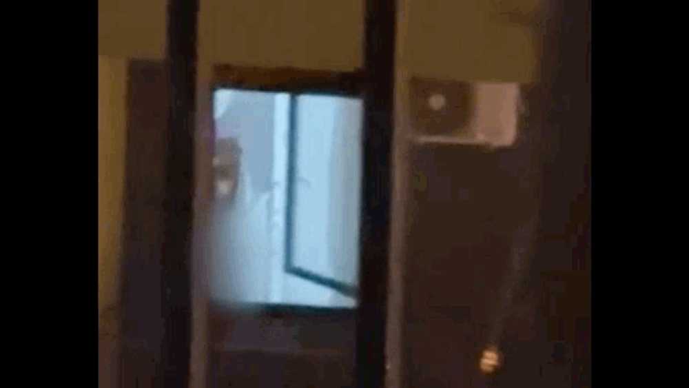 Un orădean, reținut după ce a fost filmat masturbându-se la fereastra apartamentului. Polițiștii au deschis anchetă