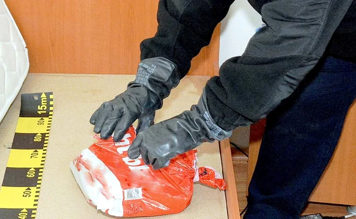 Oamenii legii au manevrat cu foarte mare grijă substanţele extrem de periculoase