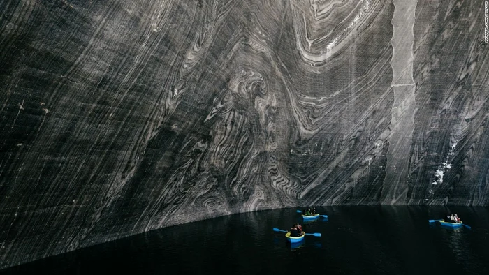 
    Salina Turda a fost fotografiată de britanicul Richard John Seymourfoto: Richard John Seymour  