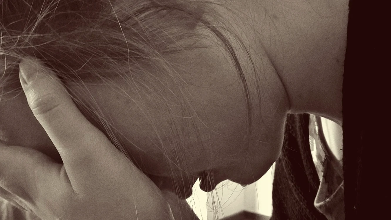 
    O fată de 15 ani a fost abuzată sexual de tatăl ei vitregFoto: pixabay.com  