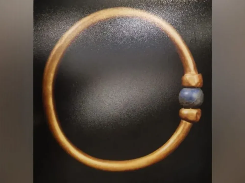 Brățară de aur veche de 3.000 de ani, dispărută dintr-un laborator al Muzeului Egiptean din Cairo