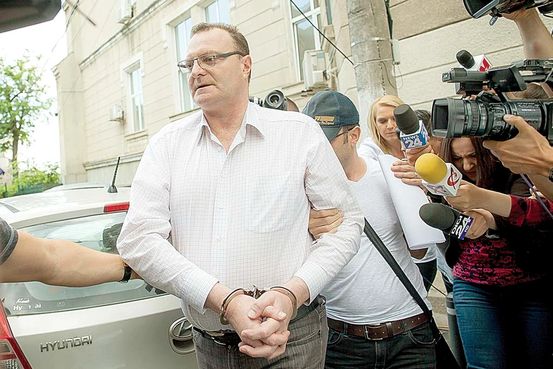 
    Bogdan  Păltineanu  a fost  încătuşat  după 4 ore  de audieriFoto: Inquam  