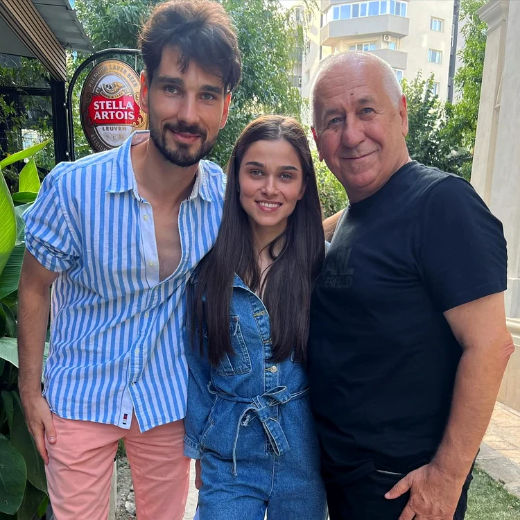 Cu Anghel Damian și Theo Rose, și ei parte din familia lui de suflet. FOTO: Instagram
