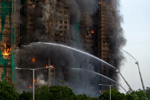 Incendiu masiv într-un complex rezidenţial din Hong Kong FOTO Profimedia 