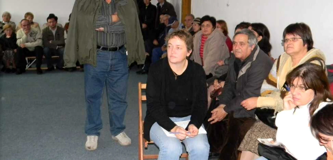 Dascălii de la "Lipatti" au întrerupt astăzi orele