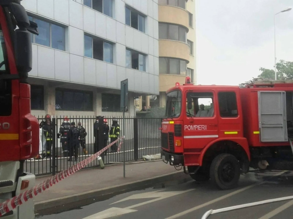 Incendiul a fost anunţat miercuri, în jurul orei 15.00, la numărul de urgenţă 112