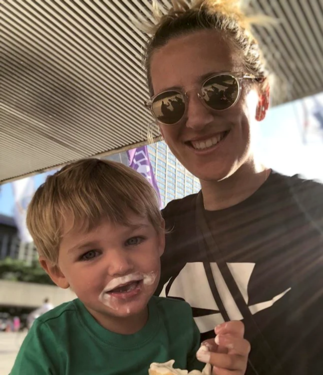 Victoria Azarenka îl ia acum pe fiul ei la toate turneele la care participă