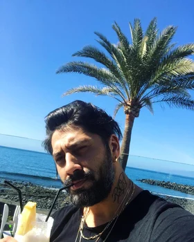 fiica lui Connect R Misha vacanta in Tenerife (2) jpeg