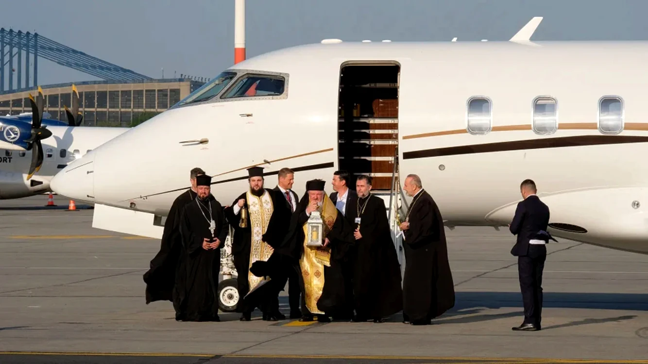 Cum ajungea „lumina sfântă” când nu existau avioane, se întreabă Ioan-Florin Florescu