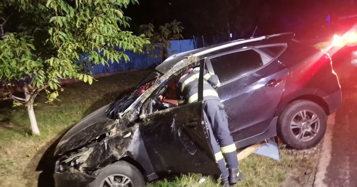 Accident grav în Botoșani: Doi tineri răniți în noaptea de vineri spre sâmbătă