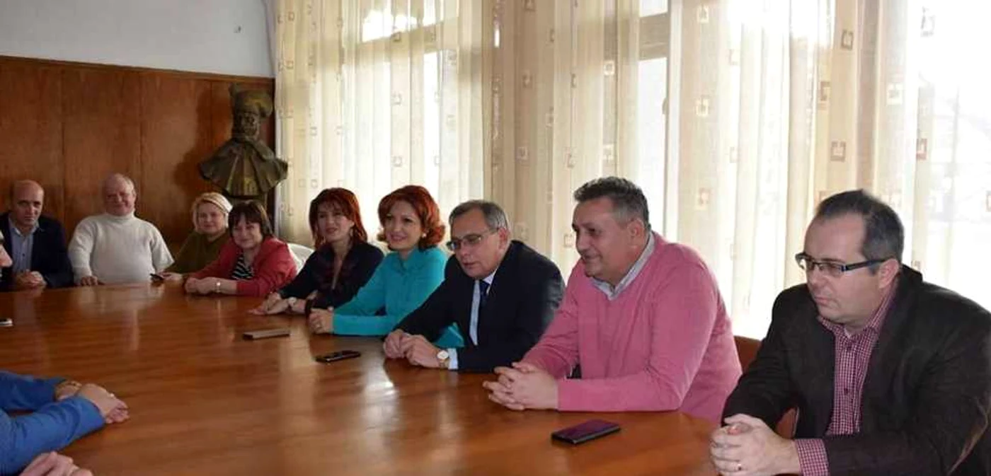 1 decembrie - O delegaţie din Raionul Căuşeni, Moldova, va lua parte la parada de la Târgovişte