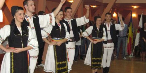 Studenţii străini din Sibiu s-au distrat de Ziua României