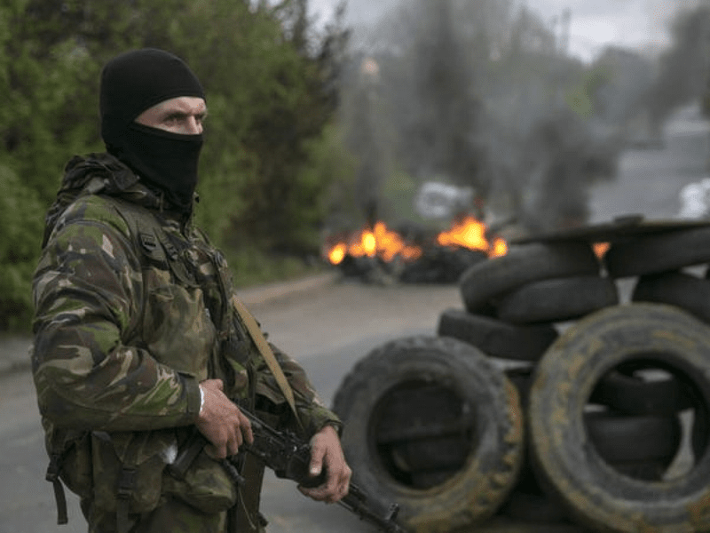 Separatiștii proruși susțin că 13 persoane au fost ucise în bombardamente de artilerie asupra orașului Donețk