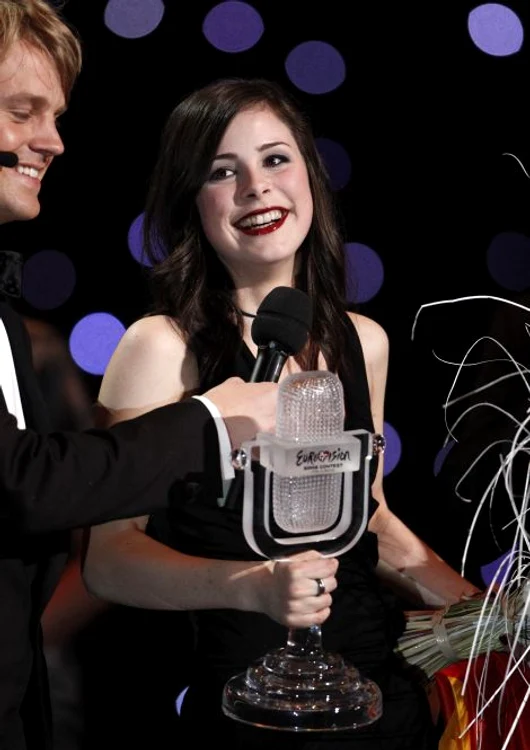 Reprezentanta Germaniei, Lena, a câştigat trofeul Eurovision 2010 (Foto: Reuters)