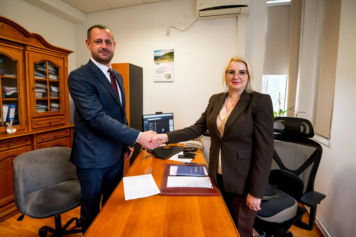 Mozart încearcă de mulți ani să ajute diverse organizații, instituții, cluburi sportive