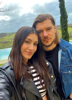 Alina Eremia se bucură din plin de relația pe care o are cu iubitul său, Edi Barbu