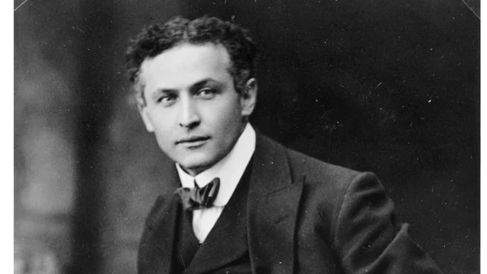 Astăzi s-a născut Harry Houdini
