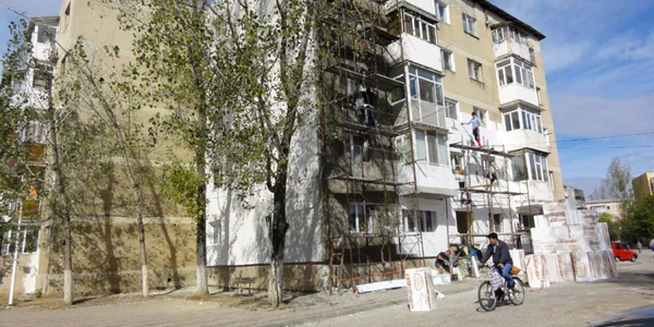 O parte din banii cheltuiţi de primărie în prima jumătate a anului s-au îndreptat către cele două programe de termoizolare a blocurilor din oraş