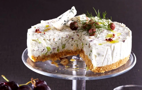 tort sarat cu branza si nuci jpeg
