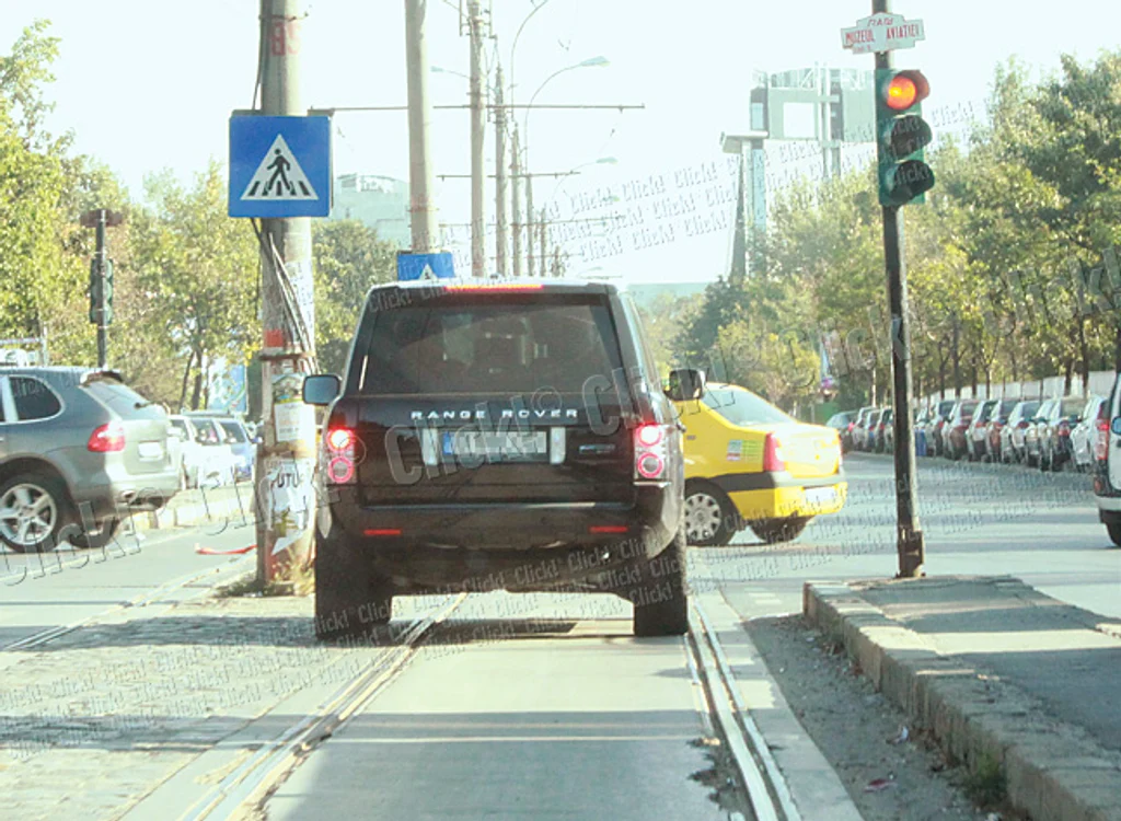 Dani a făcut slalom pe  şosea şi a mers pe  linia de tramvai