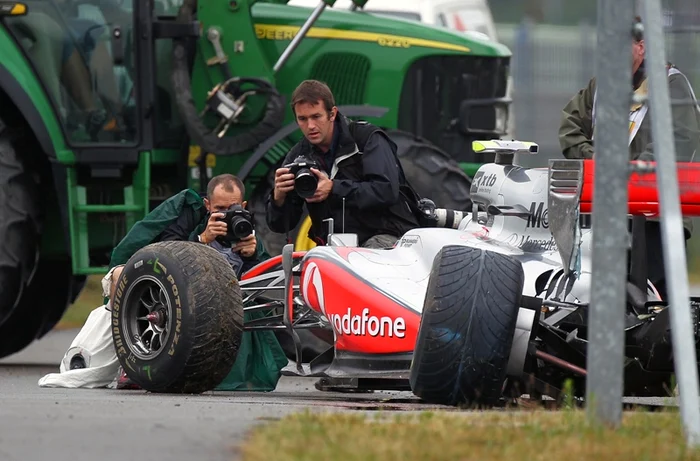Monopostul avariat al lui Lewis Hamilton