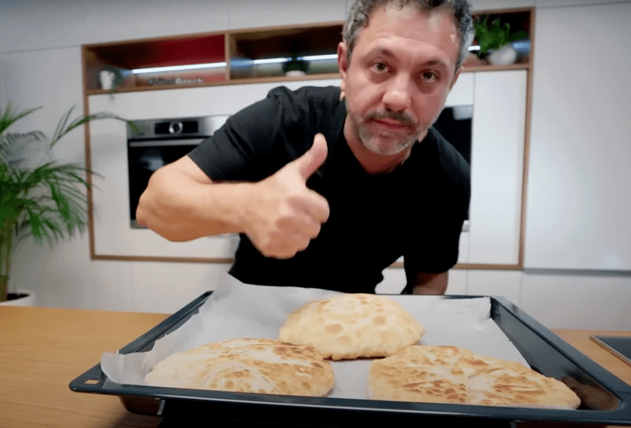 Plăcinta de post cu varză care face furori. Cum gătește chef Sorin Bontea deliciosul preparat VIDEO