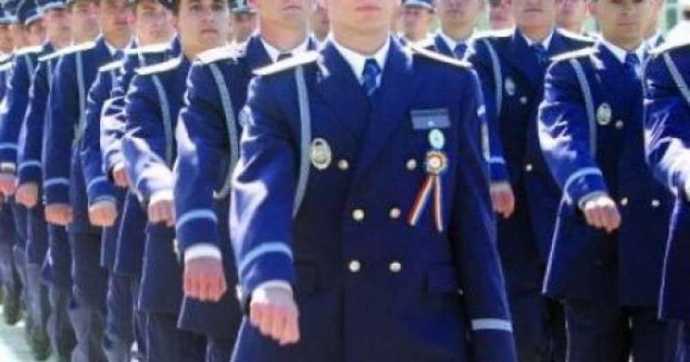 „Au nevoie doar de proști fără studii”. Masterul de la Academia de Poliție care produce ofițeri într-un an este contestat. Explicațiile instituției